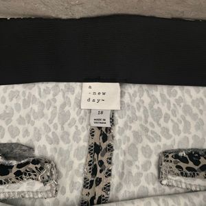 Stretchy waist cheetah dress pants with pockets and zippers